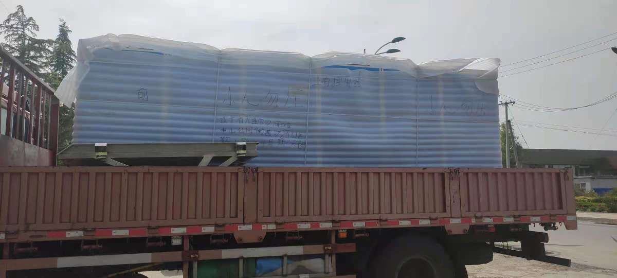 2000斤鋁合金外殼豆芽機和振動篩發往大連