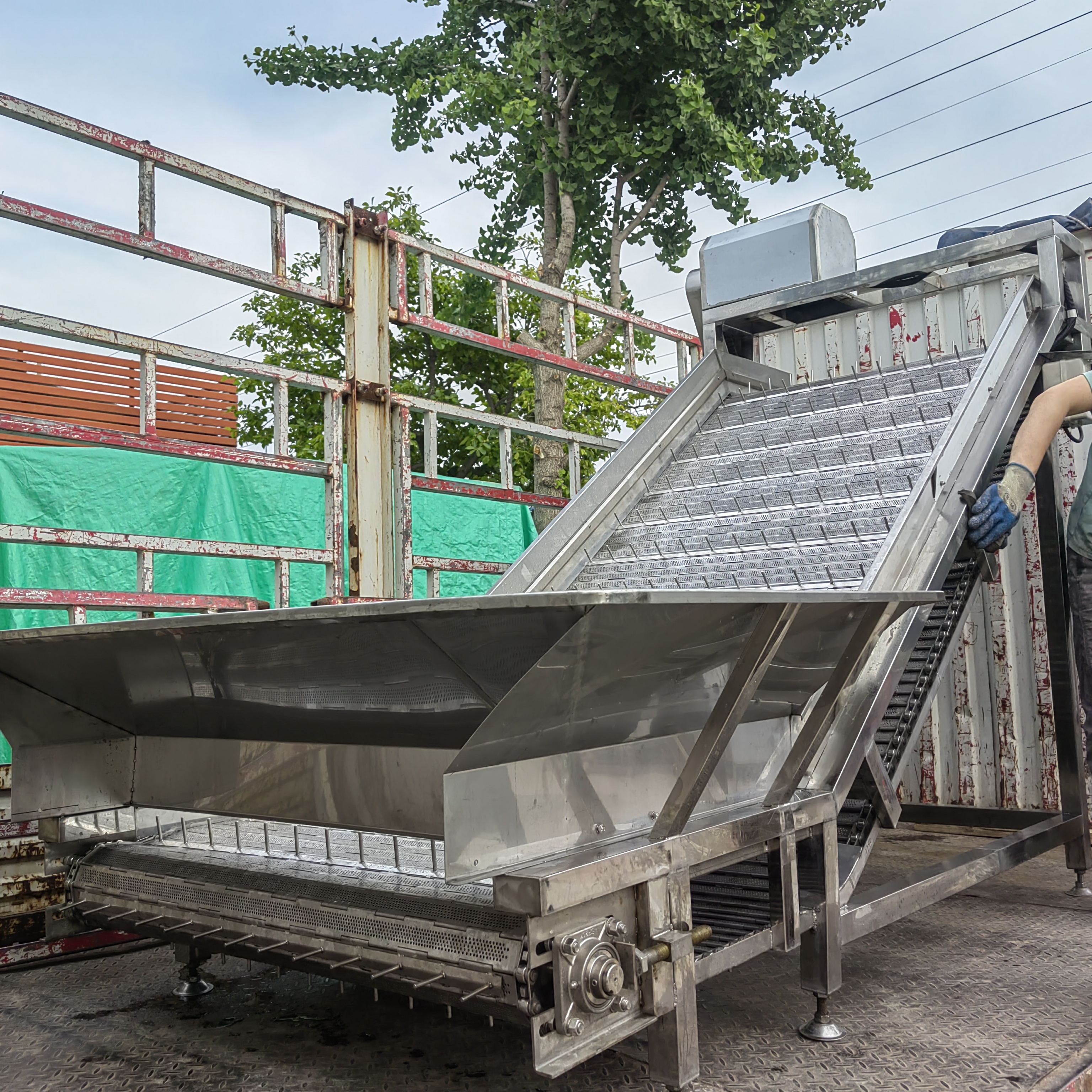 迪生機械——全自動豆芽提升機發往天津